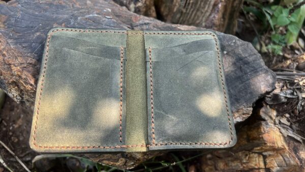 Game Ranger – Bifold Wallet (Olive Green, 6 Card Slots)
